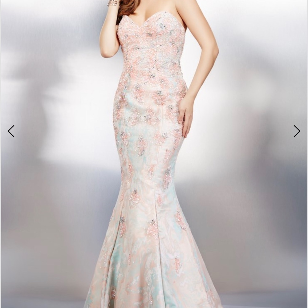 Like New Beaded Mint and Blush Jovani Size 6 Prom Dress with Sweetheart Cut